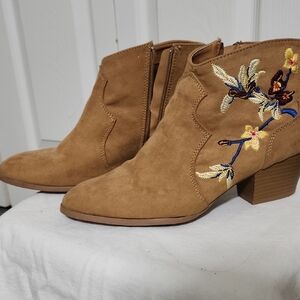 Qupid Tan and Blue Ankle Boots with Suede Finish